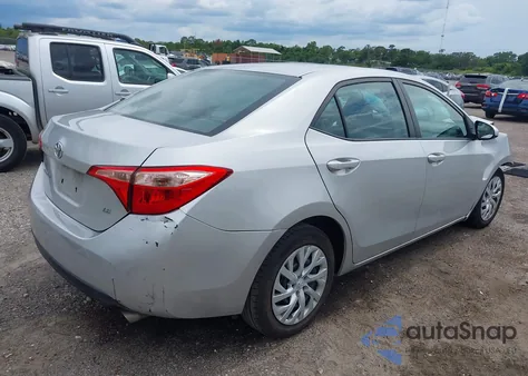 2018 Toyota Corolla Le z USA, uszkodzony, nr VIN 5YFBURHE2JP841858